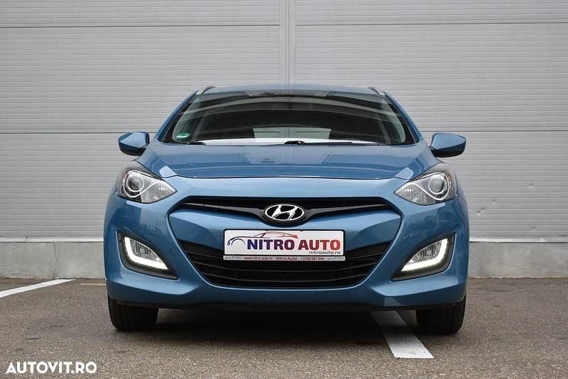 Culoarealbastru Utilizat 2012 Hyundai i30 Style Break | 6.999 EUR (Scump) - Imagine 1/4