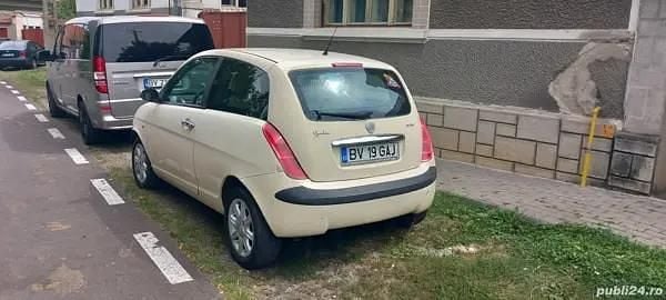 Utilizat 2004 Lancia Ypsilon Hatchback | 450 EUR - Imagine 1/4