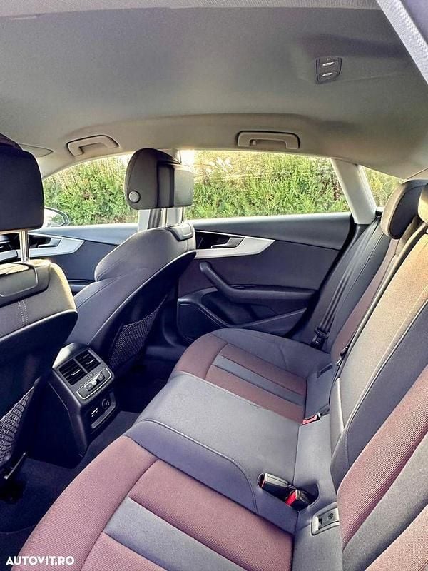 Second-hand Audi A5 Advanced 150 CP (110 kW) 2021 Culoaregri Berlinǎ