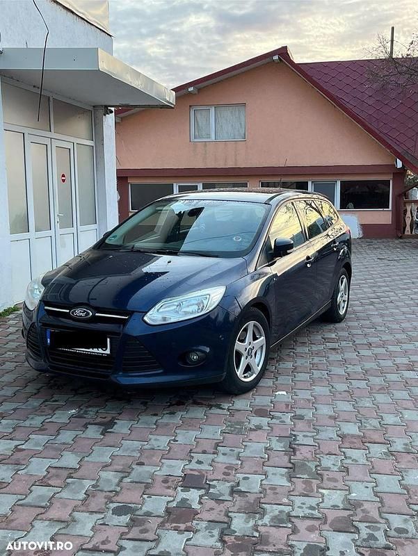 Culoarealbastru Utilizat 2013 Ford Focus Trend Monovolum | 4.199 EUR (Preț OK) - Imagine 1/4