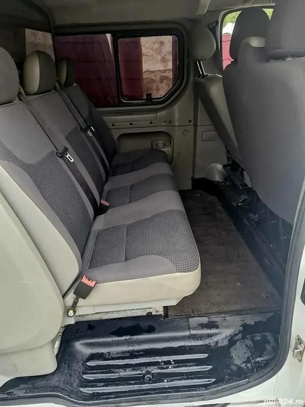 Utilizat 2009 Opel Vivaro Van | 3.700 EUR (Super Preț) - Imagine 1/4