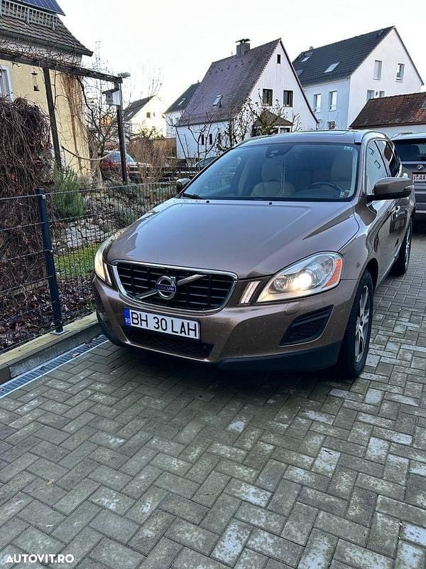Culoaremaro Utilizat 2011 Volvo XC60 Kinetic SUV | 7.500 EUR (Preț OK) - Imagine 1/4