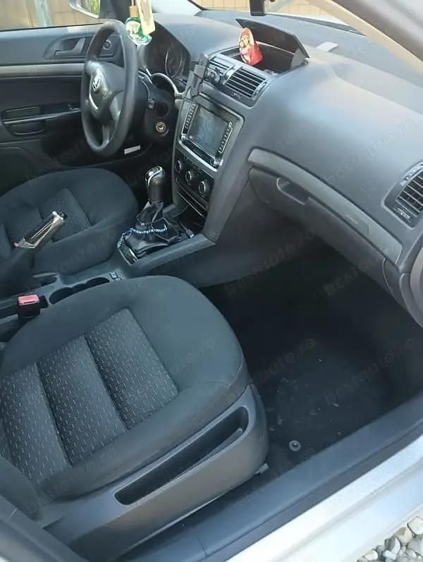 Utilizat 2009 Skoda Octavia Berlinǎ | 3.500 EUR (Preț bun) - Imagine 1/4