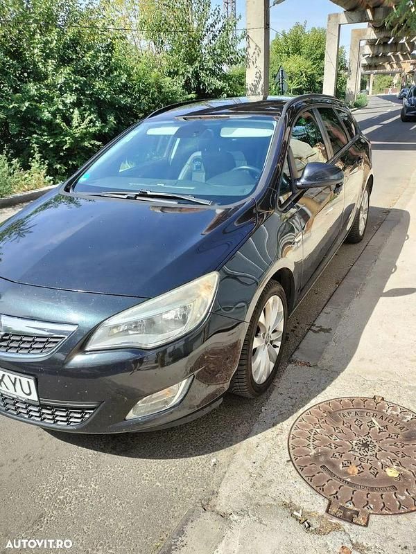 Negru Utilizat 2012 Opel Astra Break | 4.300 EUR (Preț OK) - Imagine 1/4