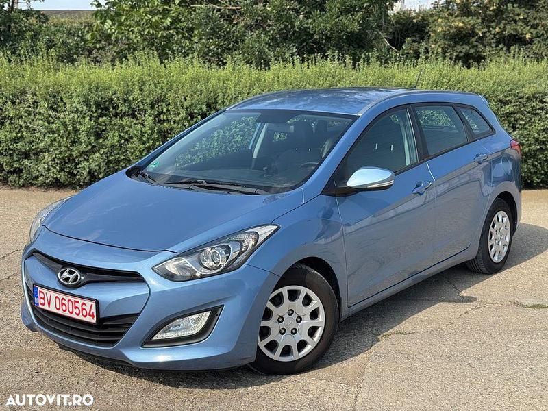 Albastru Utilizat 2014 Hyundai i30 Style Break | 6.450 EUR (Super Preț) - Imagine 1/4
