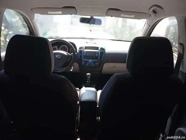 Second-hand Kia Ceed 109 CP (80 kW) 2009 Albastru Hatchback