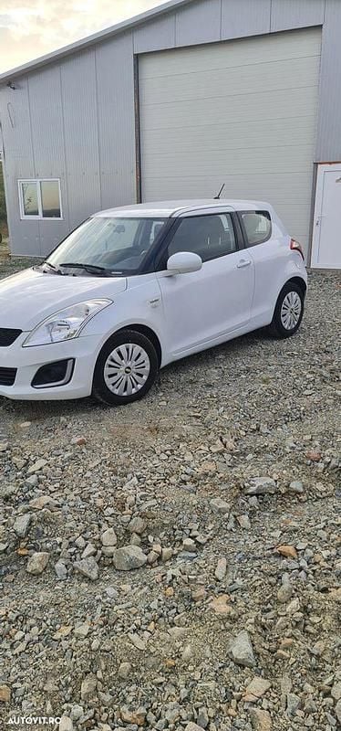 Second-hand Suzuki Swift Club 75 CP (55 kW) 2013 Alb Hatchback