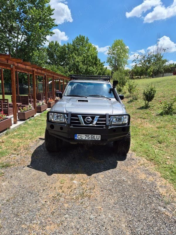Gri Utilizat 2003 Nissan Patrol SUV | 13.900 EUR - Imagine 1/4