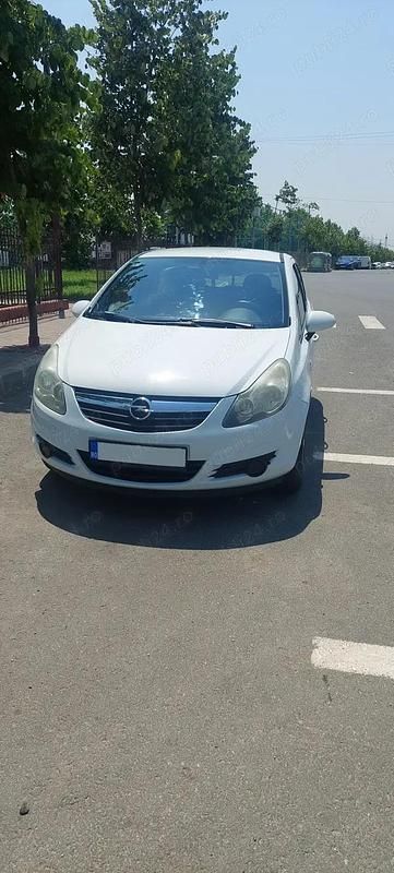 Alb Utilizat 2010 Opel Corsa Hatchback | 3.700 EUR (Preț OK) - Imagine 1/4