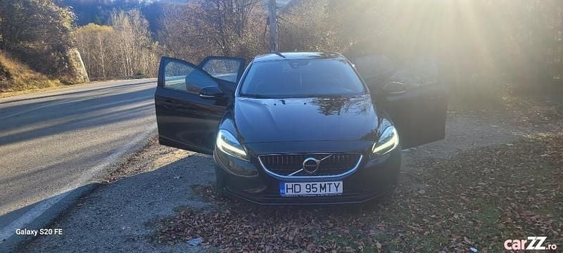 Negru Utilizat 2019 Volvo V40 Berlinǎ | 15.500 EUR (Preț OK) - Imagine 1/4