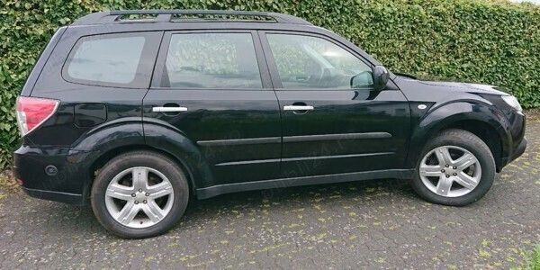 Negru Utilizat 2009 Subaru Forester SUV | 9.990 EUR (Scump) - Imagine 1/4