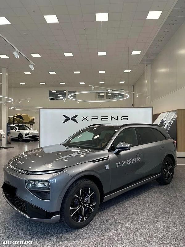 Culoaregri Utilizat 2025 XPENG G9 RWD Long Range SUV | 61.990 EUR - Imagine 1/4