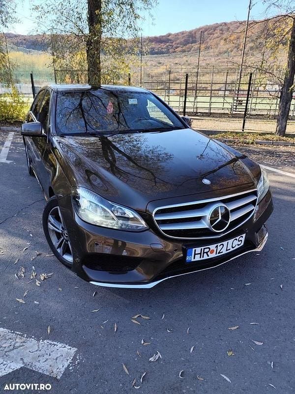 Culoaremaro Utilizat 2016 Mercedes E220 Berlinǎ | 16.500 EUR (Preț bun) - Imagine 1/4