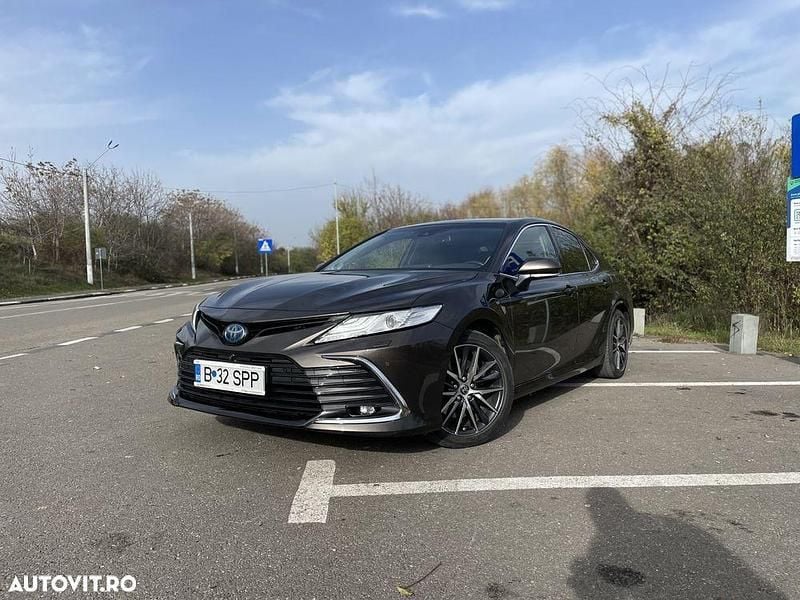 Culoaremaro Utilizat 2022 Toyota Camry Berlinǎ | 33.900 EUR (Preț OK) - Imagine 1/4
