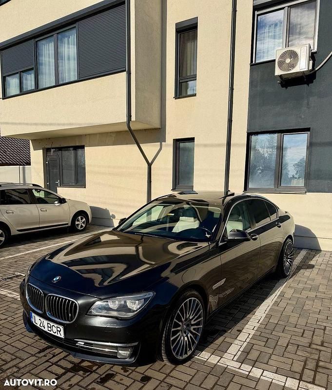 Second-hand BMW 730 258 CP (189 kW) 2014 Culoarenegru Berlinǎ
