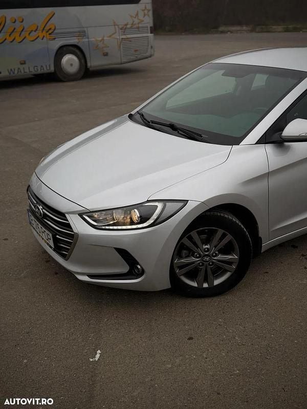 Second-hand Hyundai Elantra 128 CP (94 kW) 2018 Culoareargint Berlinǎ