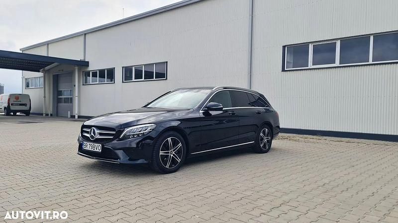 Culoarenegru Utilizat 2019 Mercedes C200 Avantgarde Break | 14.790 EUR (Preț bun) - Imagine 1/4