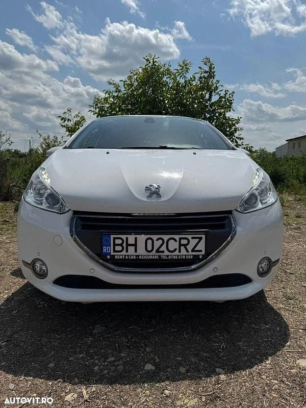 Culoarealb Utilizat 2013 Peugeot 208 Access Hatchback | 4.799 EUR (Puțin scump) - Imagine 1/4