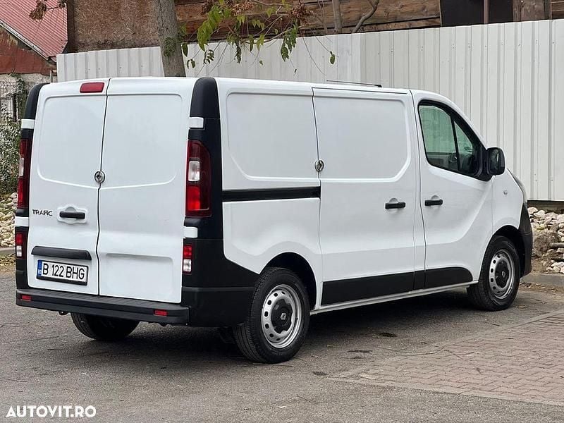 Second-hand Renault Trafic Expression 95 CP (69 kW) 2019 Culoarealb Monovolum