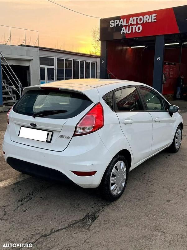 Second-hand Ford Fiesta 75 CP (55 kW) 2015 Culoarealb