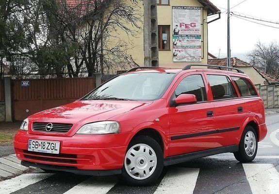 Roşu Utilizat 2001 Opel Astra Hatchback | 1.880 EUR (Preț bun) - Imagine 1/4