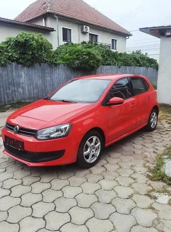 Culoarerosu Utilizat 2011 VW Polo Style Hatchback | 3.900 EUR (Preț bun) - Imagine 1/4