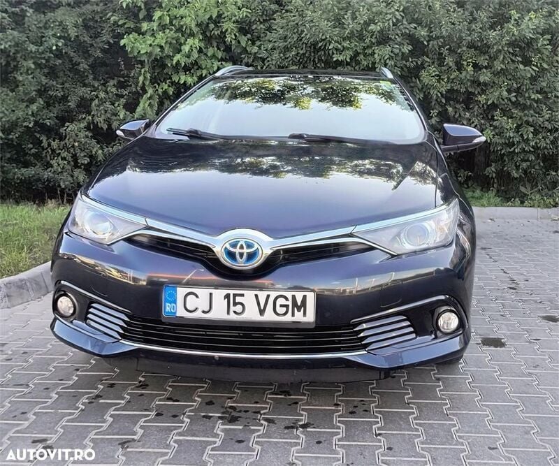 Gri Utilizat 2015 Toyota Auris Hybrid Executive Berlinǎ | 10.490 EUR (Preț OK) - Imagine 1/4