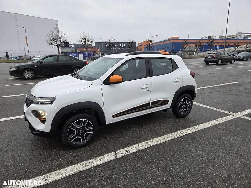 Second-hand Dacia Spring Essentiel 33 kW (45 CP) 2022 Culoarealb Hatchback