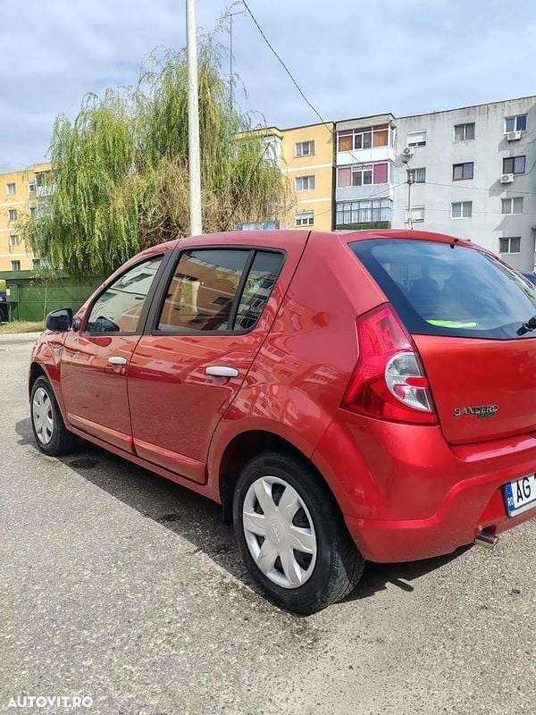 Second-hand Dacia Sandero Ambiance 75 CP (55 kW) 2009 Culoarerosu