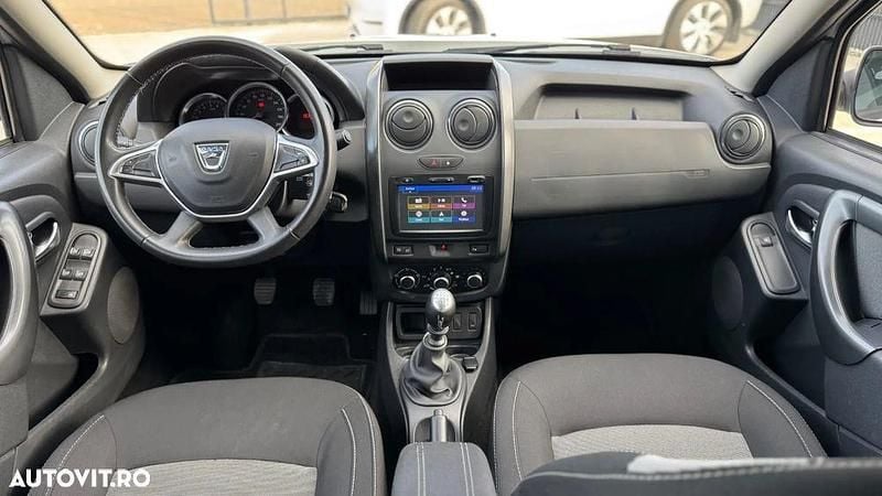 Second-hand Dacia Duster Lauréate 109 CP (80 kW) 2018 Culoarealb SUV