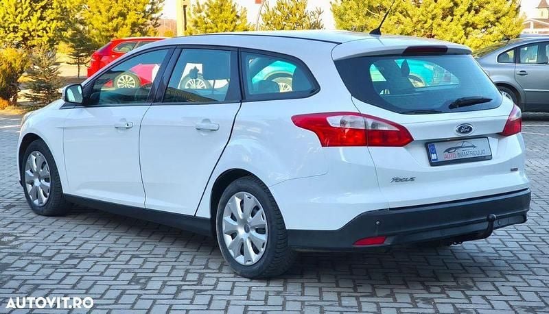 Second-hand Ford Focus Trend 109 CP (80 kW) 2012 Culoarealb Hatchback
