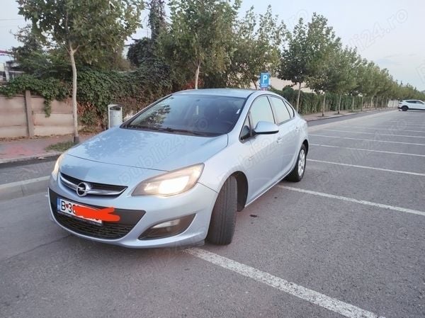 Second-hand Opel Astra 110 CP (80 kW) 2014 Berlinǎ