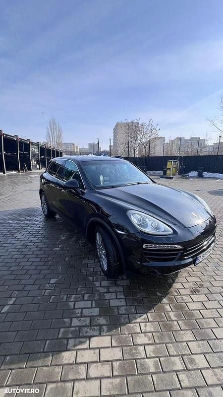 Second-hand Porsche Cayenne 245 CP (180 kW) 2011 Culoarenegru SUV