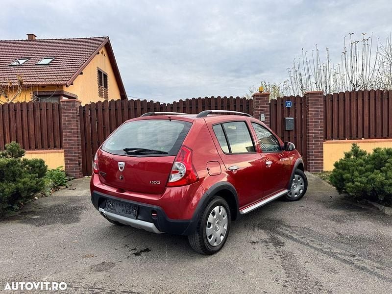 Second-hand Dacia Sandero Stepway 70 CP (51 kW) 2010 Culoarerosu Hatchback