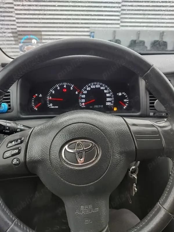 Second-hand Toyota Corolla 90 CP (66 kW) 2007 Gri Hatchback