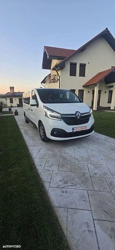 Alb Utilizat 2019 Renault Trafic Zen Van | 31.900 EUR - Imagine 1/4