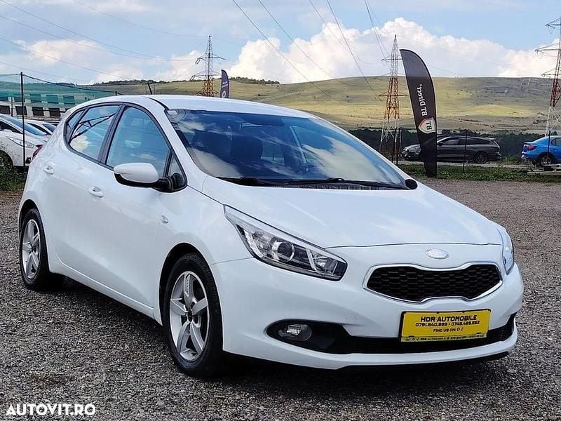 Alb Utilizat 2013 Kia Ceed Edition 7 Hatchback | 5.499 EUR (Preț OK) - Imagine 1/4