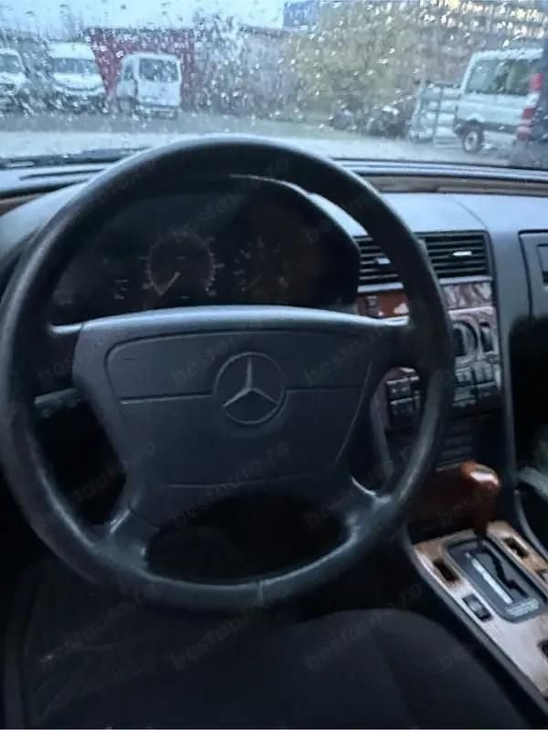 Second-hand Mercedes C250 111 CP (81 kW) 1994 Visiniu Berlinǎ