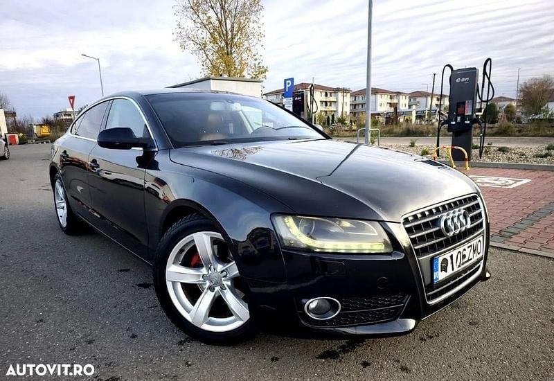 Culoarenegru Utilizat 2011 Audi A5 Business Berlinǎ | 8.990 EUR (Preț OK) - Imagine 1/4