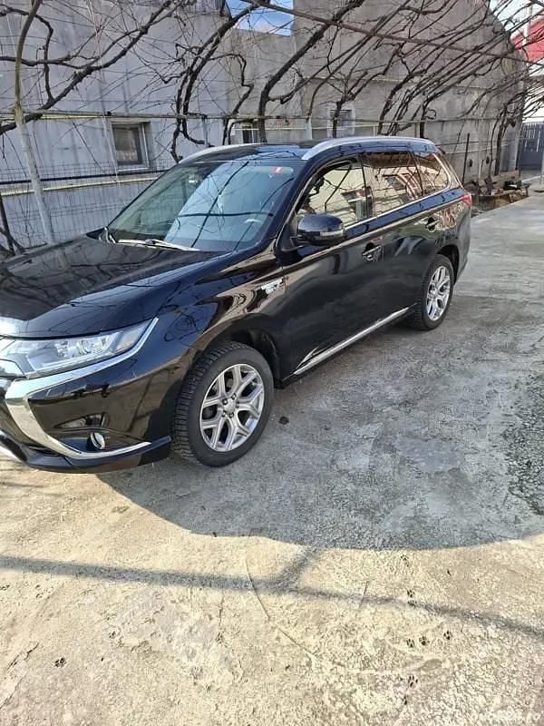 Second-hand Mitsubishi Outlander P-HEV 204 CP (150 kW) 2016