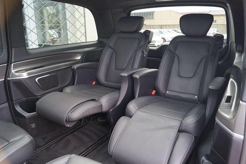 Utilizat 2019 Mercedes V300 Exclusive Monovolum | 53.465 EUR - Imagine 1/1