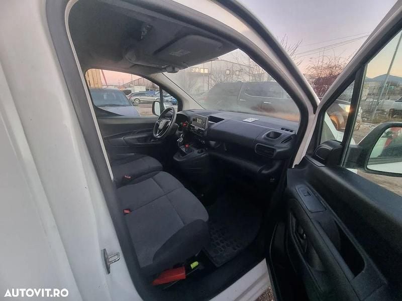 Second-hand Opel Combo 100 CP (73 kW) 2020 Culoarealb Van