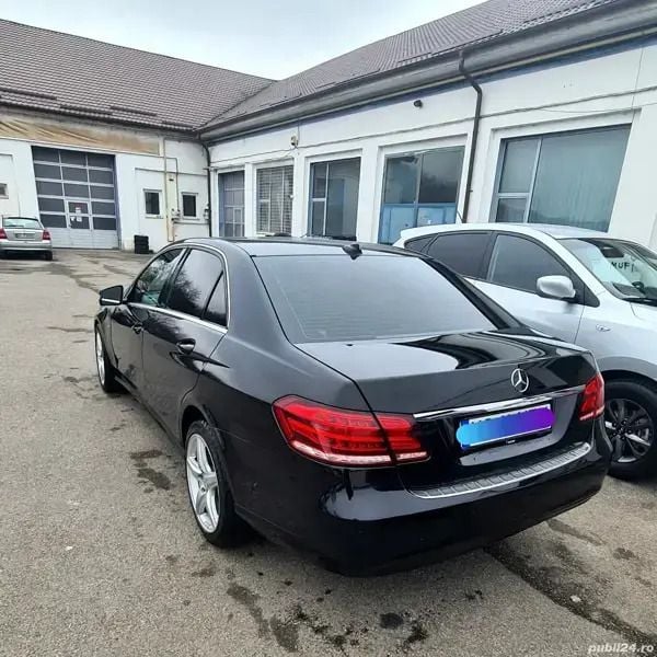 Utilizat 2016 Mercedes E200 Berlinǎ | 11.960 EUR (Preț bun) - Imagine 1/4
