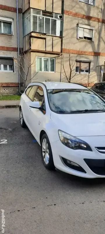 Alb Utilizat 2013 Opel Astra Break | 3.200 EUR (Super Preț) - Imagine 1/4