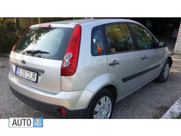 Second-hand Ford Fiesta 75 CP (55 kW) 2007 Gri metalizat Hatchback