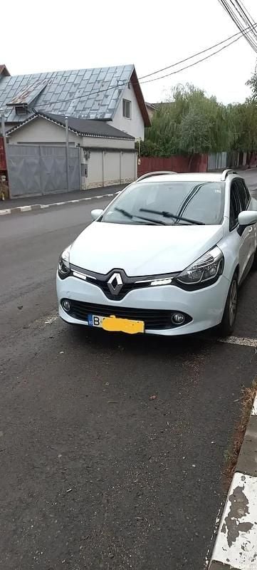 Alb Utilizat 2015 Renault Clio GrandTour Break | 6.100 EUR (Preț OK) - Imagine 1/4
