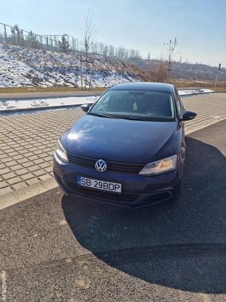 Utilizat 2012 VW Jetta Berlinǎ | 4.500 EUR (Preț bun) - Imagine 1/4