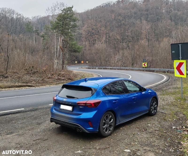 Second-hand Ford Focus ST-Line X 155 CP (114 kW) 2022 Culoarealbastru Hatchback