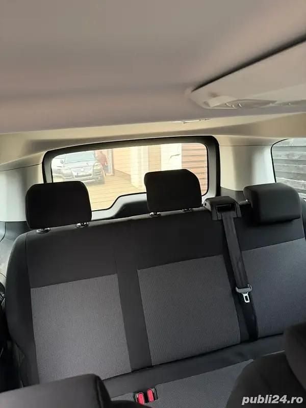 Second-hand Opel Vivaro 140 CP (102 kW) 2022 Monovolum