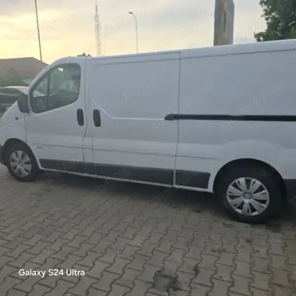 Utilizat 2011 Opel Vivaro Van | 3.900 EUR (Super Preț) - Imagine 1/4